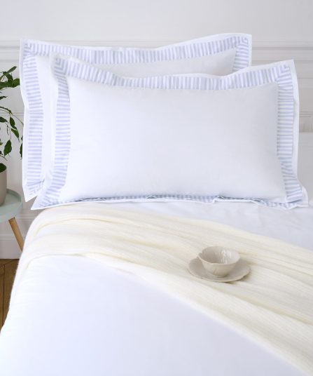 Lot de taies d'oreillers rectangulaires en coton blanc à bordure ciel rayée