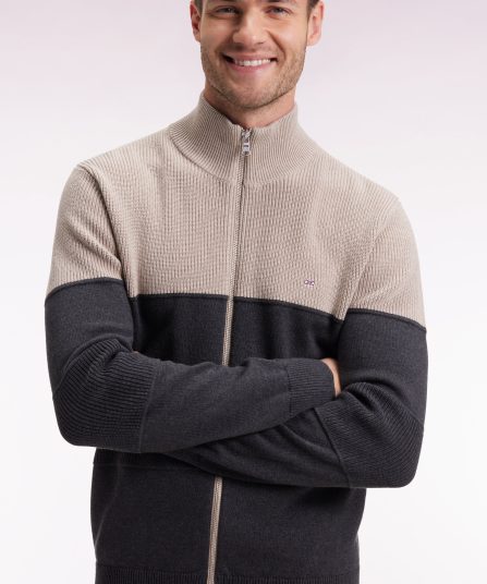 Cardigan zippé en coton bicolore beige et gris coupe droite