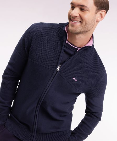 Cardigan zippé en coton marine broderie dos rose