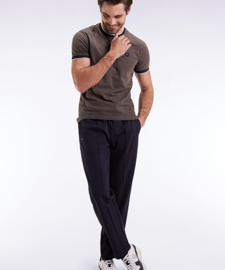 Jogging en molleton gratté marine à passepoil et plis avant coupe droite