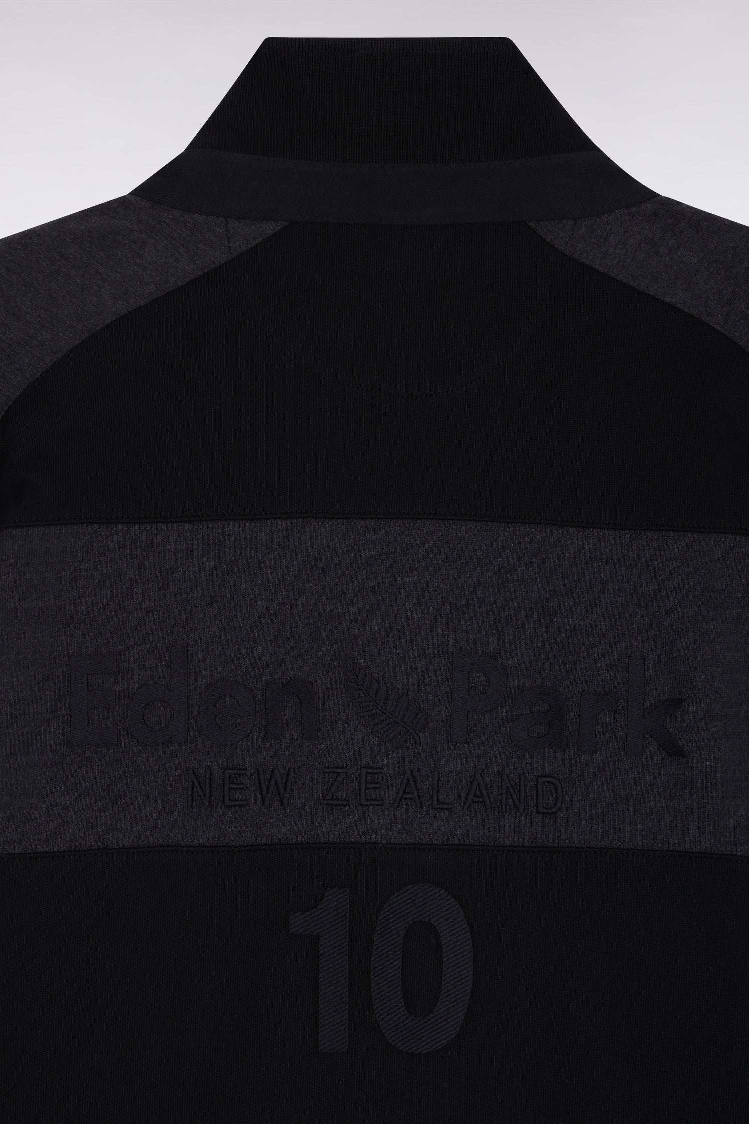 H25MAIML0032_GRF11_f-hd-dos