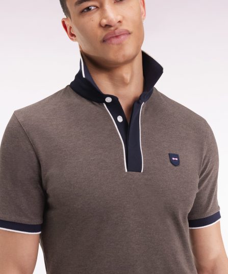 Polo manches courtes en piqué coton stretch marron coupe slim