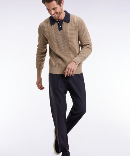 Pull à col polo bleu en coton beige