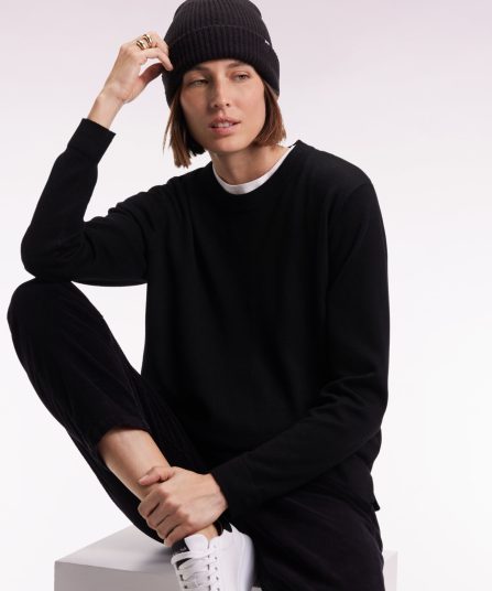 Pull à col rond en laine mérinos noir