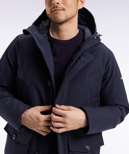 Parka courte en nylon marine à poches plaquées