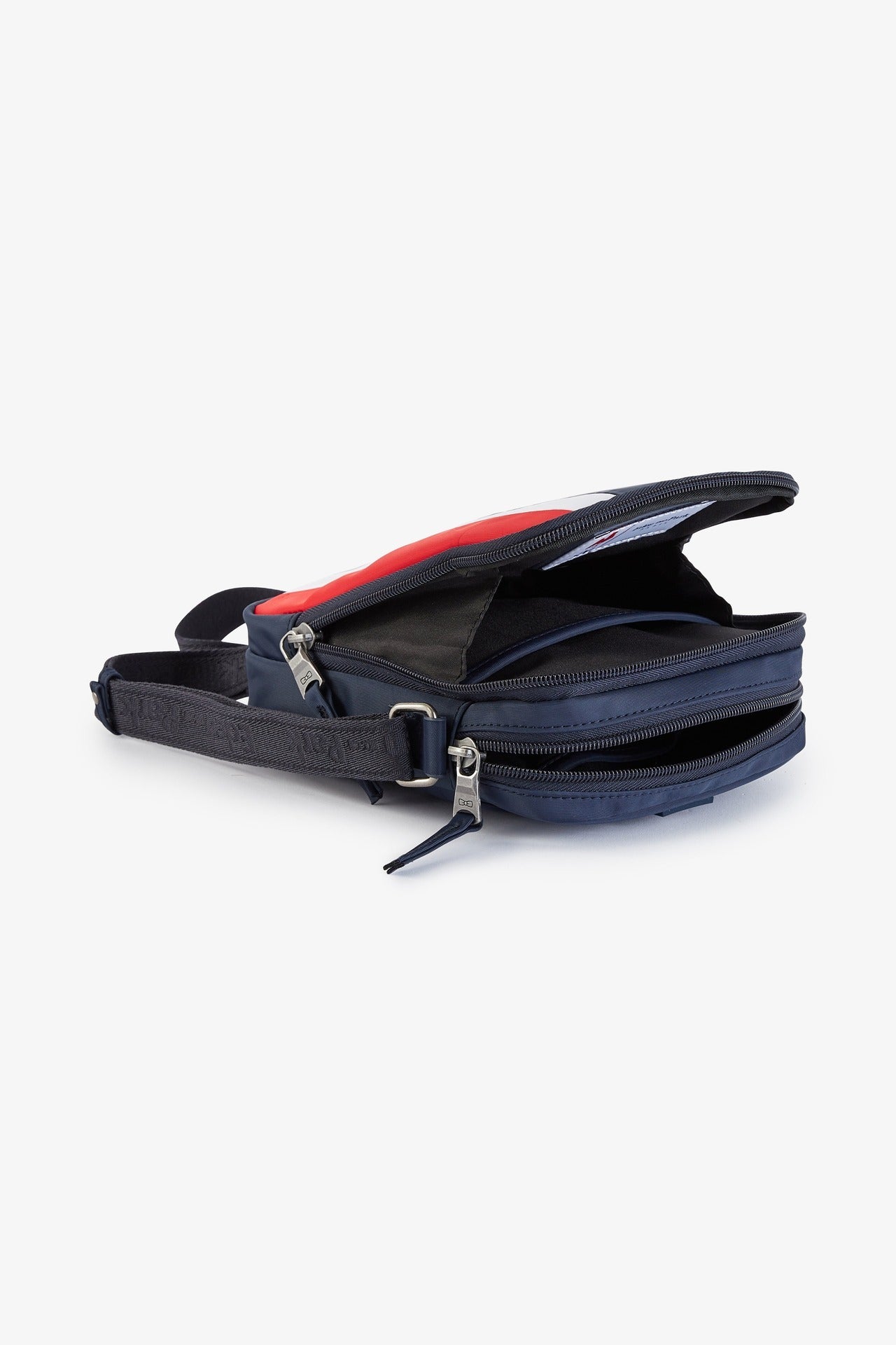 HEBAGBEE0030_BLF_h-hd-d2_362716d3-ebaf-4297-8656-b7d06aa56d08