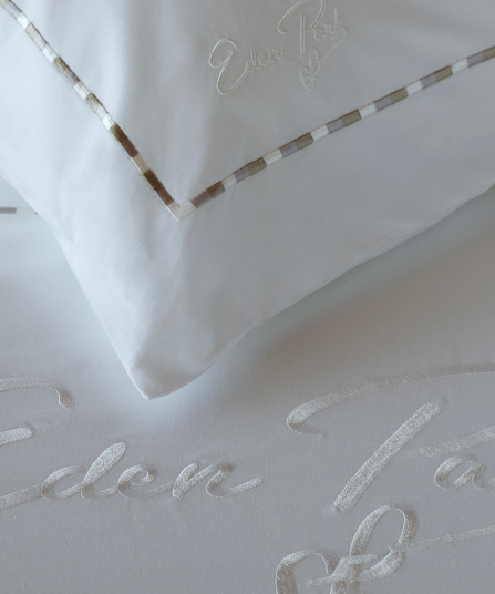 2 taies d'oreiller carrés blanc et beige - Décrochons la lune