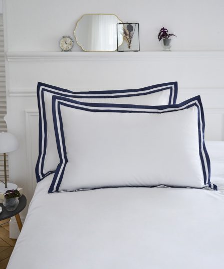 Lot de taies d'oreillers rectangulaires en coton blanc à bordure marine